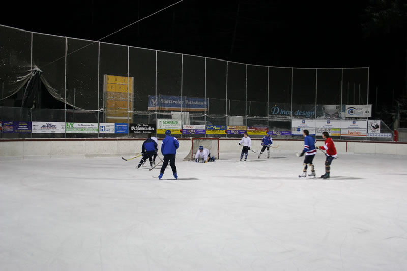 gal/Eishockeyspiel in Toblach/2008-02-02 SVR Eishockey 106.jpg